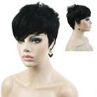 Excentrieke pruik kort zwart haar a-symetrisch model Excentrieke pruik kort zwart haar a-symetrisch model